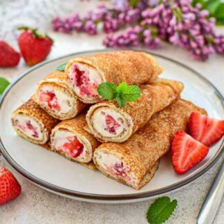 Блины с творогом и клубникой, 450 г