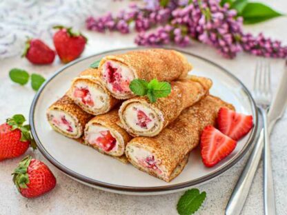 Блины с творогом и клубникой, 450 г